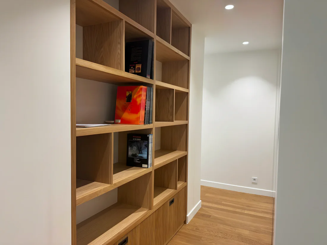 La bibliothèque sur mesure après rénovation