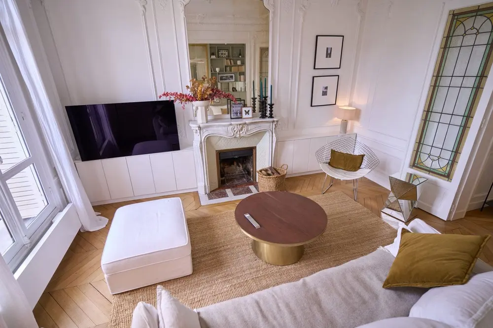 Salon, cheminée en marbre et parquet — Enghien-les-Bains, bord du lac