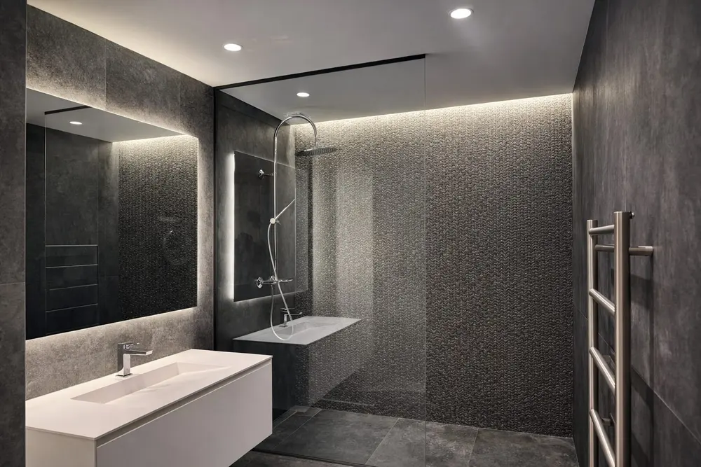Salle de douche en béton ciré — Avenue Foch, 16e