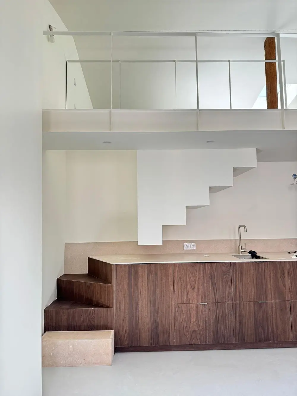 Escalier et mezzanine — Rue Pradier, 19e