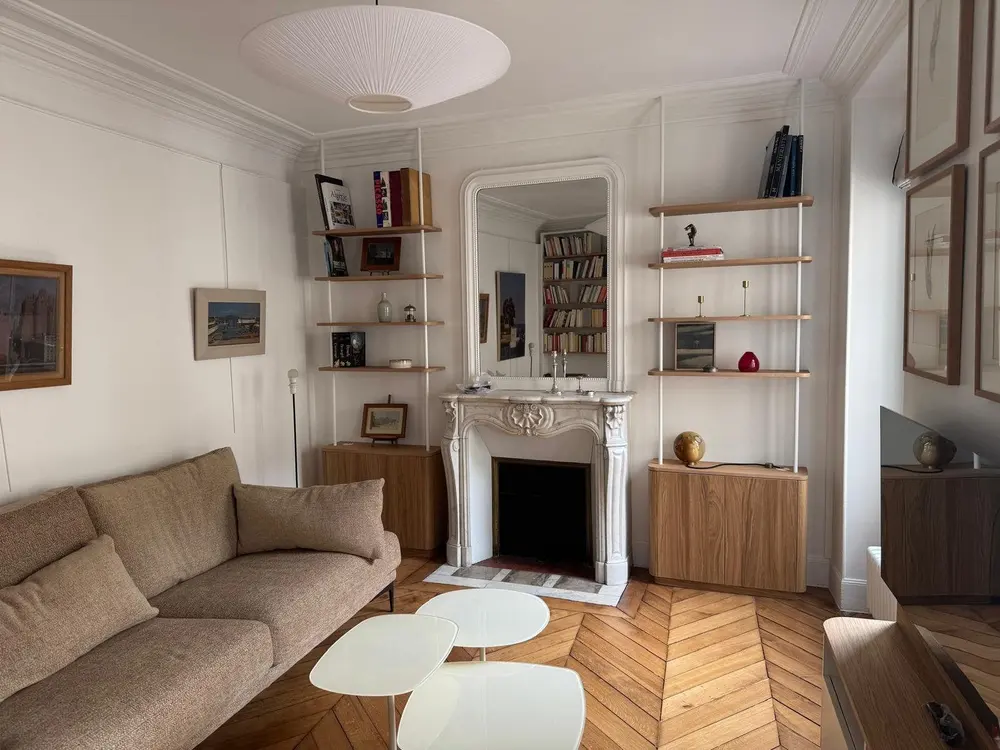 Salon, cheminée et bibliothèques sur mesure — Rue Saint-Dominique, 7e